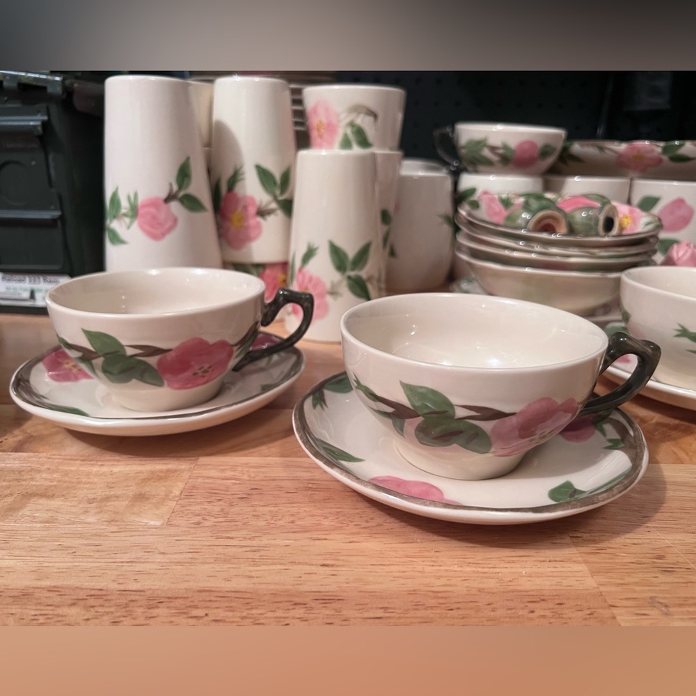 5 Sets Franciscan Ware "Desert Rose" Tea Cup & Saucer older USA
